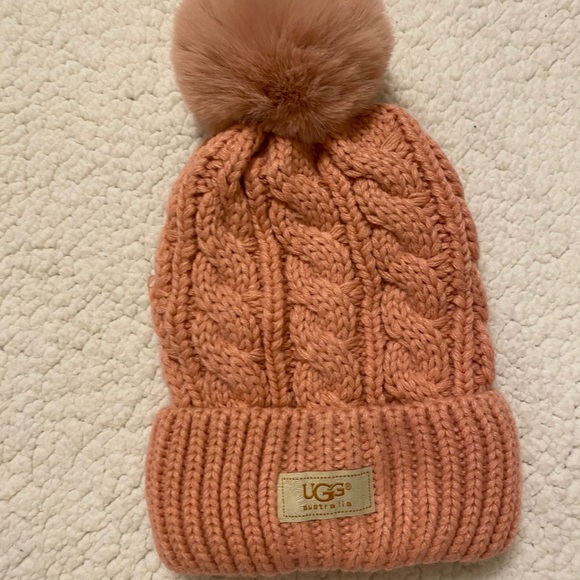 Black Friday sale on ugg hat and scarf sets - Picture 6 of 7